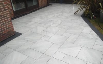 Porcelain patio with edging blocks – an incredible end result!